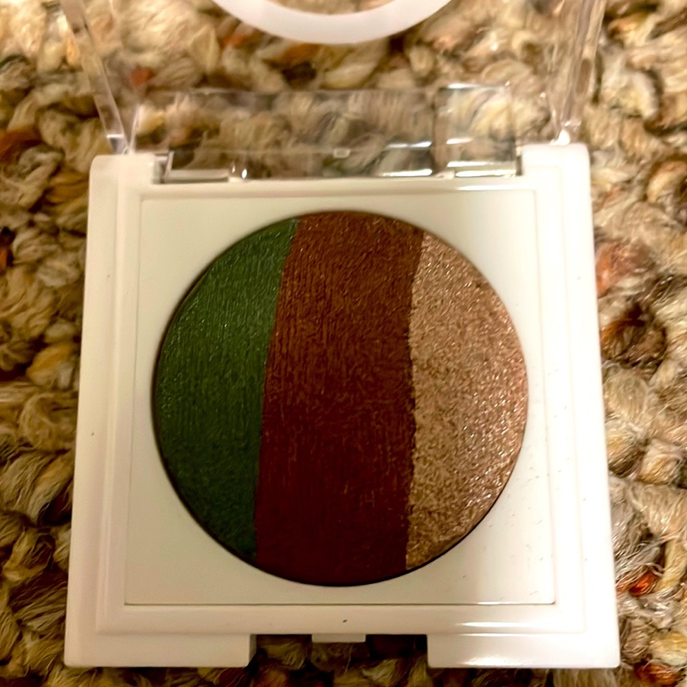 New never used Mary Kay At Play baked eyeshadow trio.